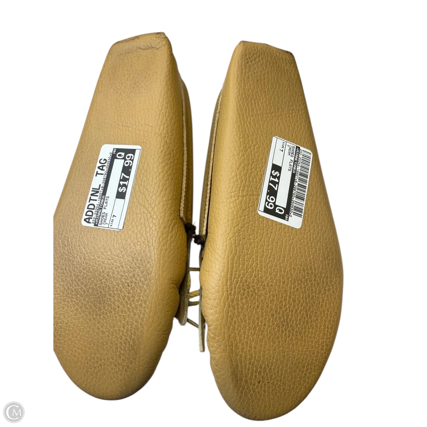 Shoes Flats By Minnetonka In Cream, Size: 7