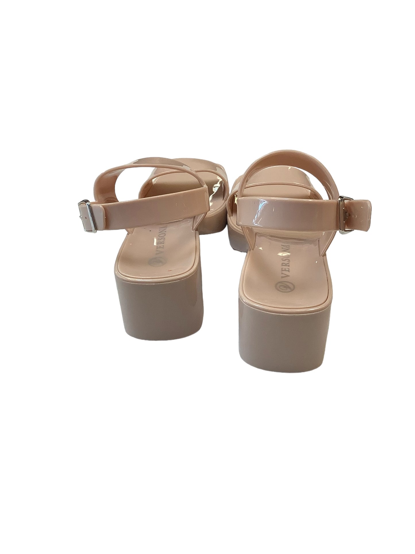 Tan Sandals Flats Versona, Size 6