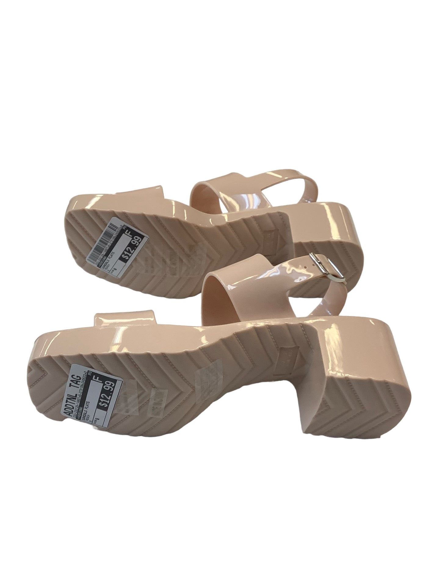 Tan Sandals Flats Versona, Size 6