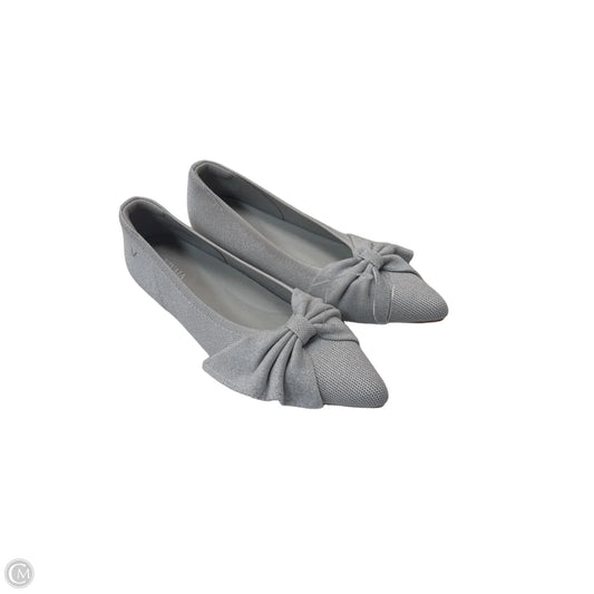 Shoes Flats By Vivaia In Silver, Size: 9