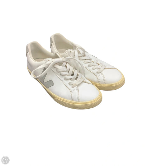 Shoes Sneakers By Veja In White, Size: 9, As Is