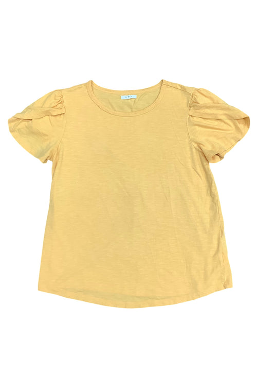 Top Short Sleeve Basic By Maurices In Yellow, Size: M