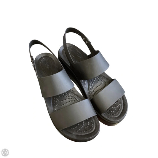 Sandals Heels Platform By Crocs In Black, Size: 10