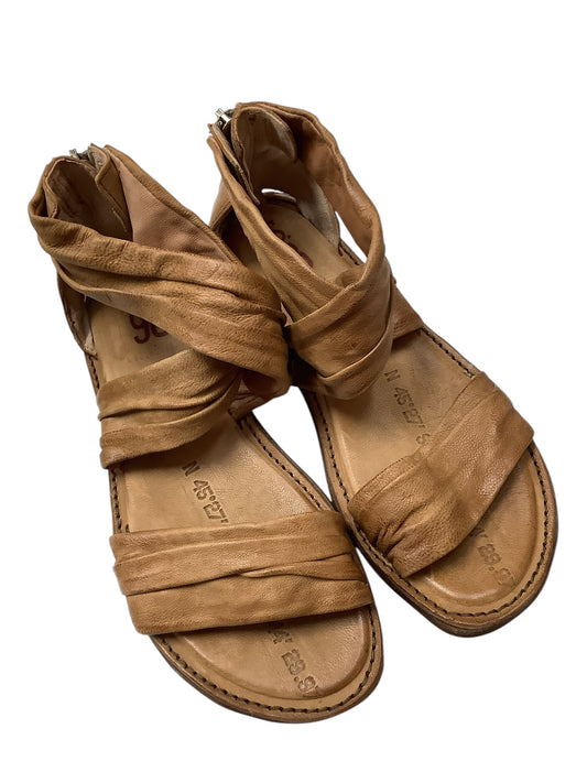 Sandals Flats By Cma In Tan, Size: 6.5(37)